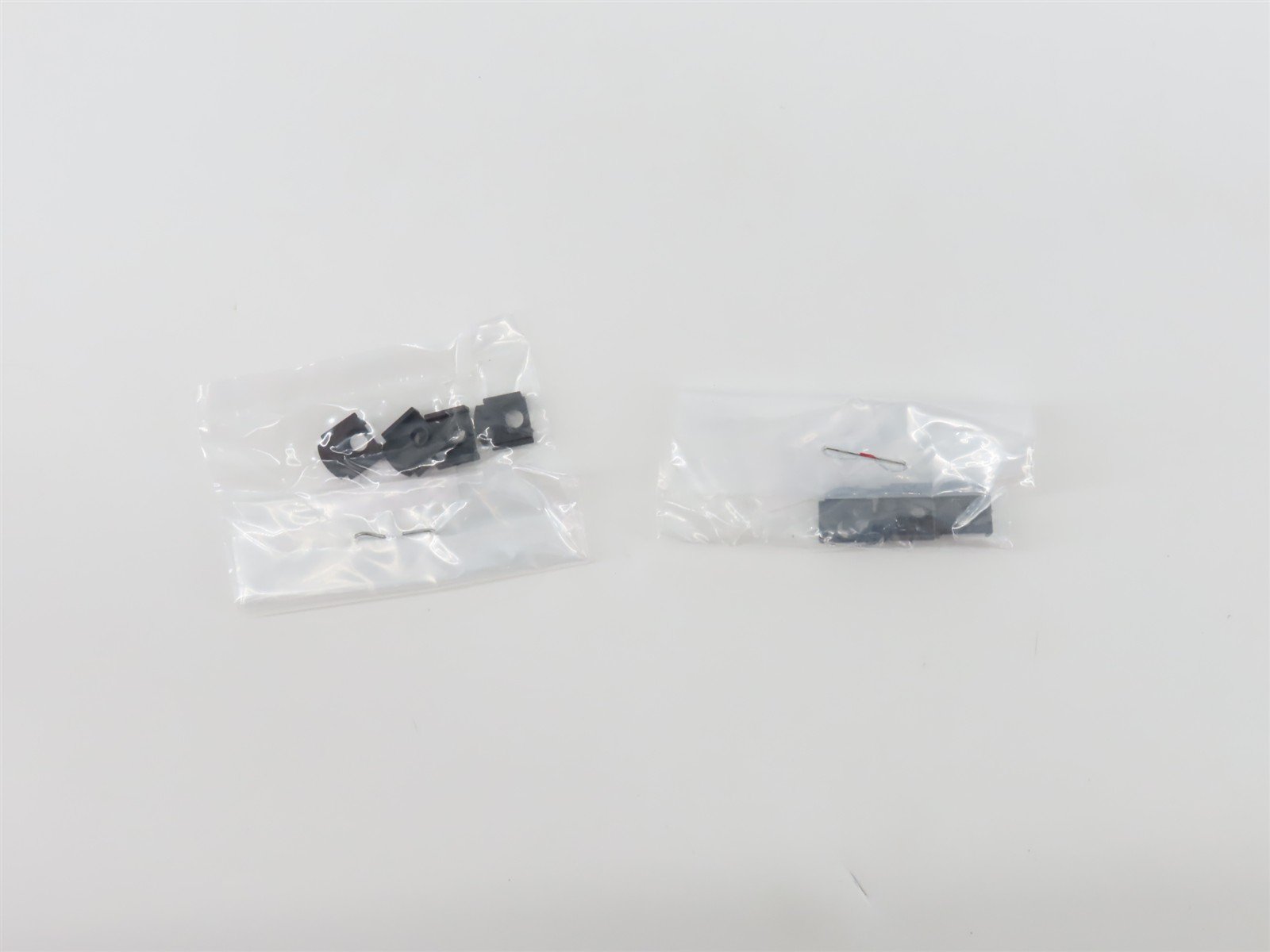 HO Scale Athearn Genesis G1500B ATSF Santa Fe F7 A/B Diesel Locomotive Set