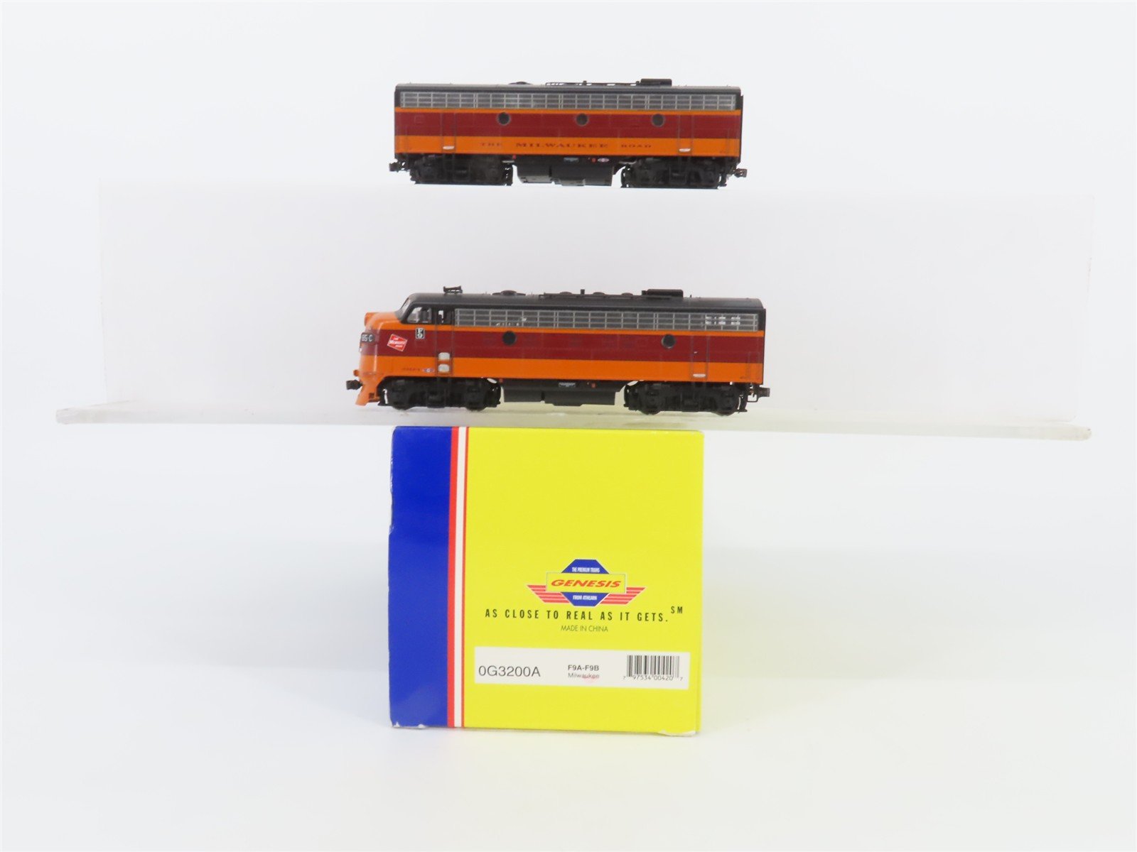 HO Scale Athearn Genesis 0G3200A MILW Milwaukee Road F9 A/B Diesel Loco Set