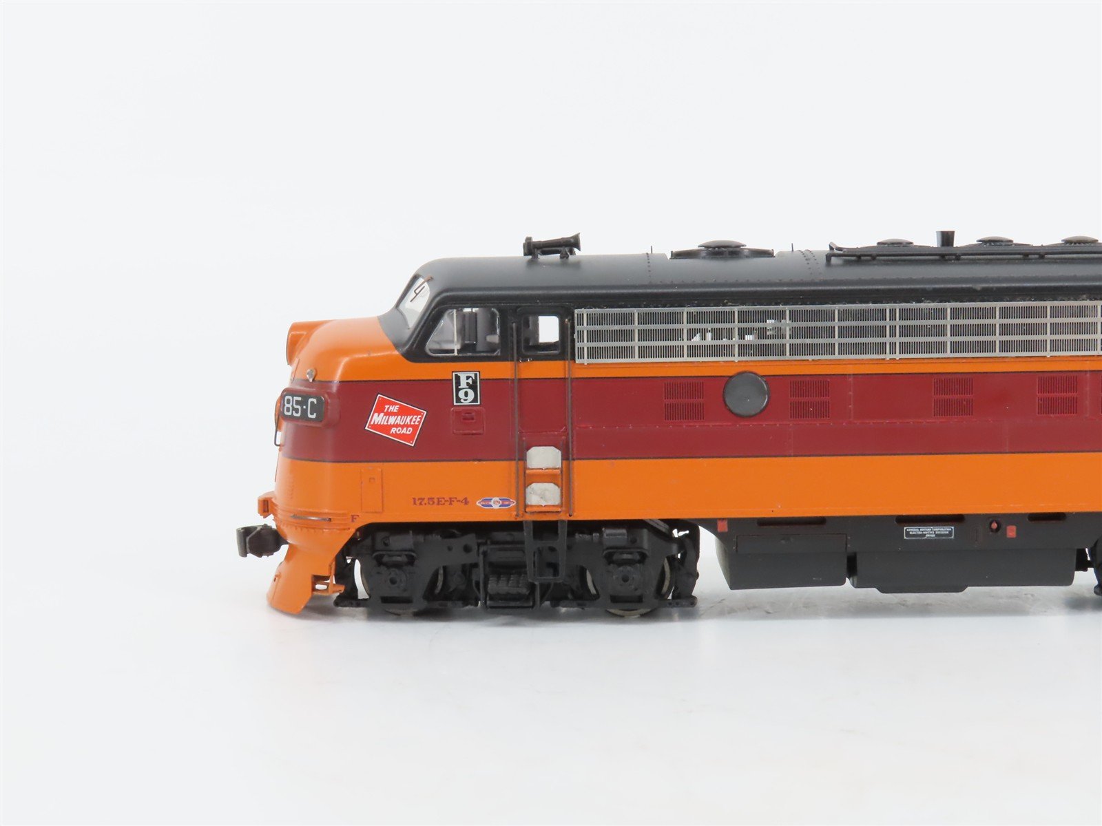 HO Scale Athearn Genesis 0G3200A MILW Milwaukee Road F9 A/B Diesel Loco Set