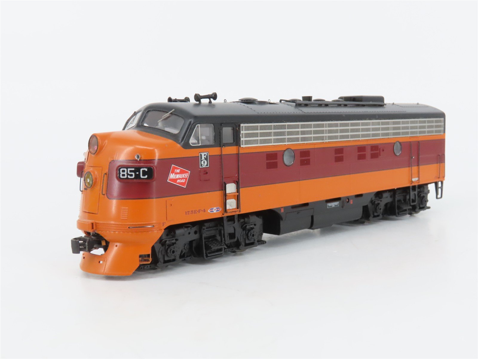 HO Scale Athearn Genesis 0G3200A MILW Milwaukee Road F9 A/B Diesel Loco Set