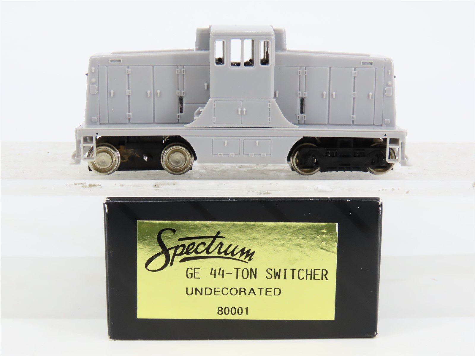 HO Scale Bachmann Spectrum 80001 Undecorated GE 44-Ton Diesel Switcher