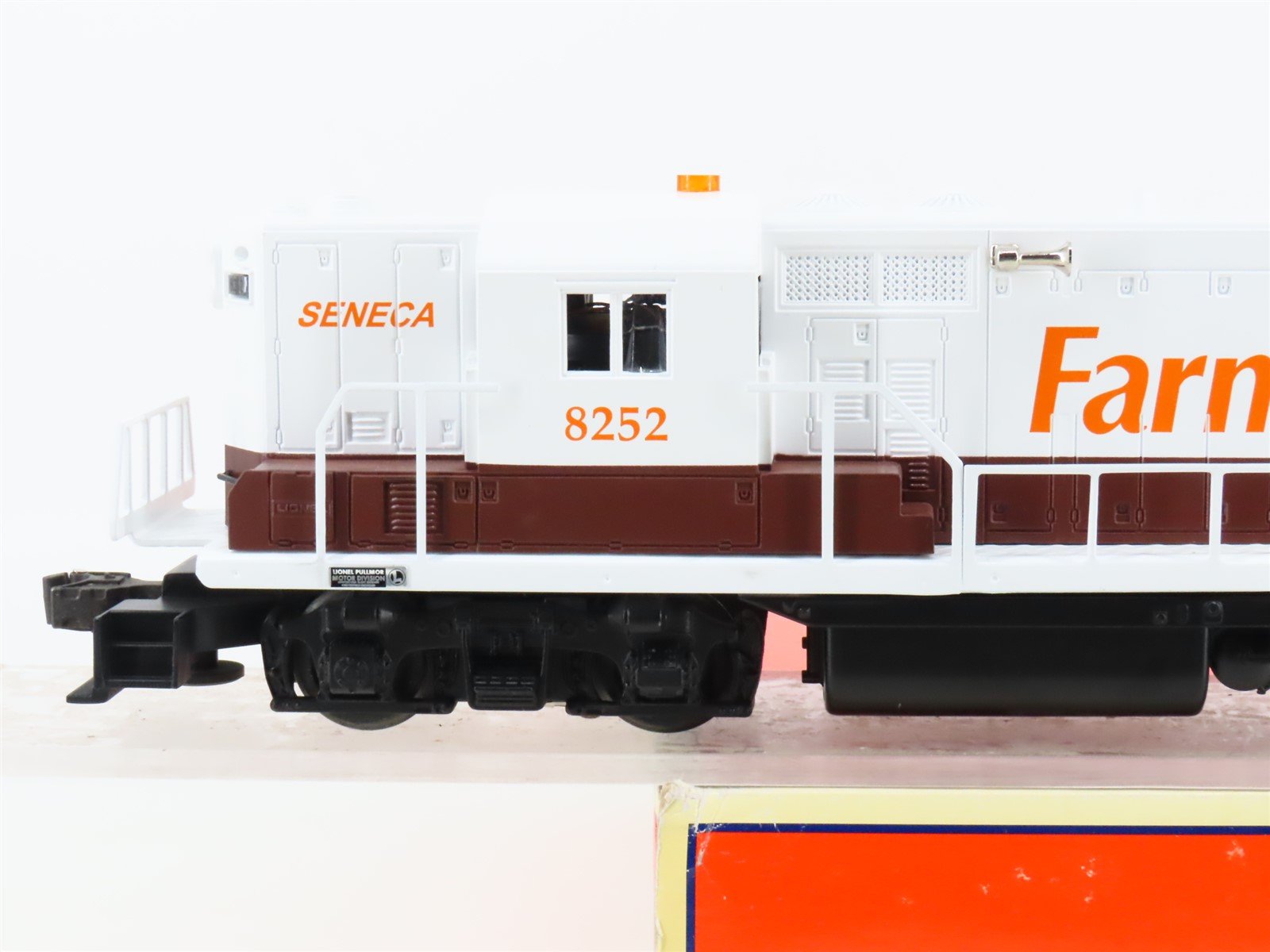 O Gauge 3-Rail Lionel 6-18594 Farmrail Seneca EMD GP9 Diesel Locomotive #8252