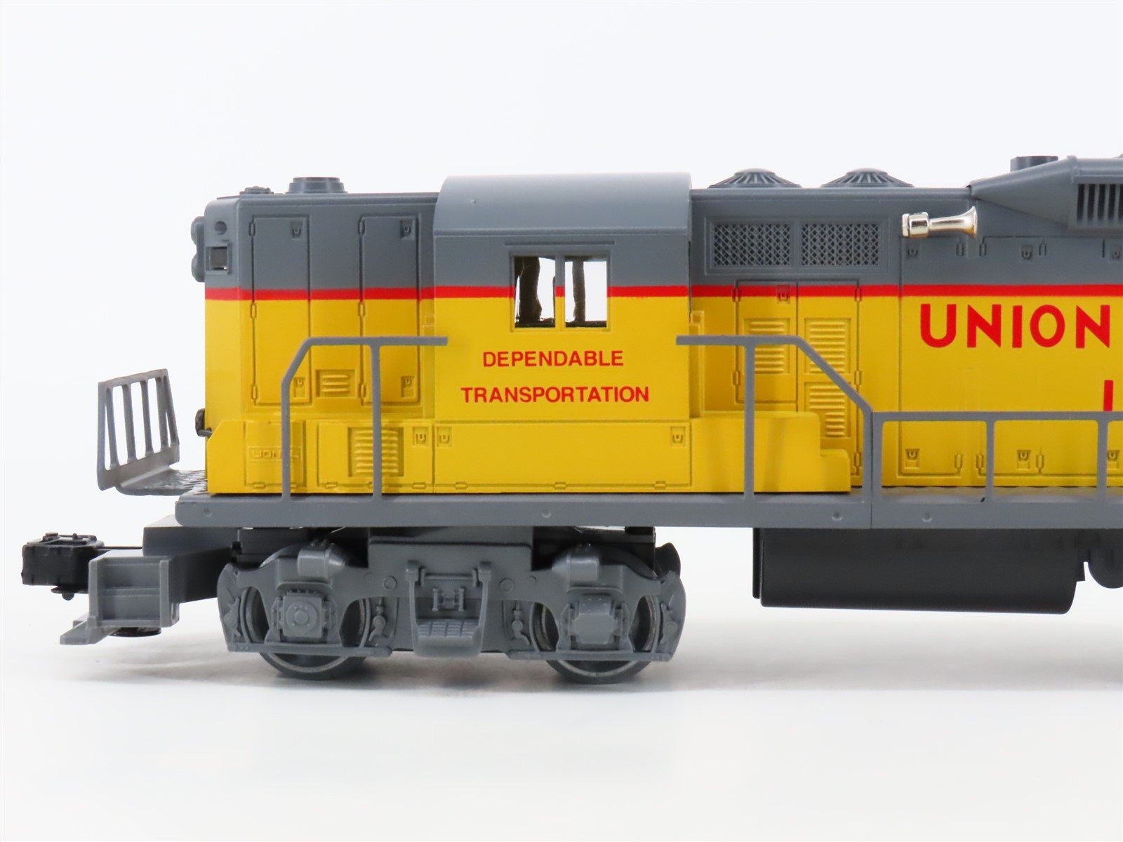 O Gauge 3-Rail Lionel 6-18817 UP Union Pacific GP9 Diesel #150 w/Display Case