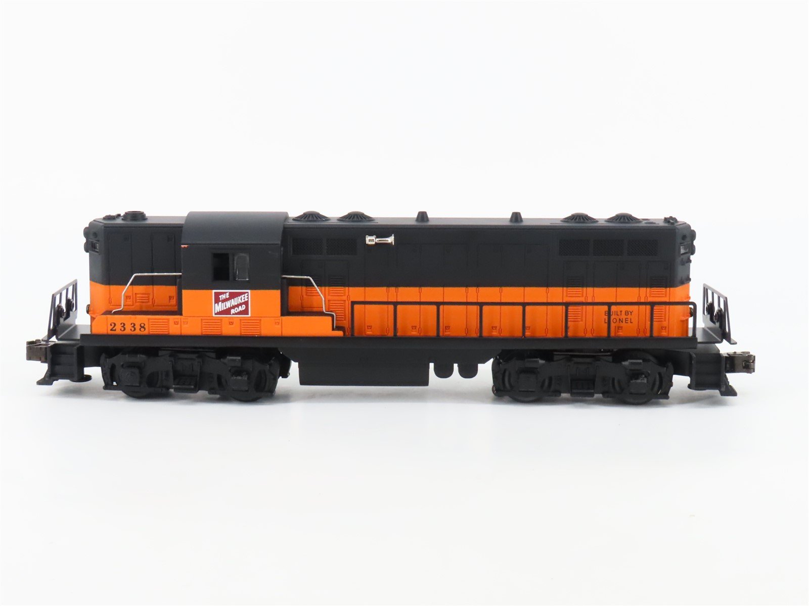 O 3-Rail Lionel Conventional Classics 6-38305 MILW Milwaukee GP7 Diesel #2338