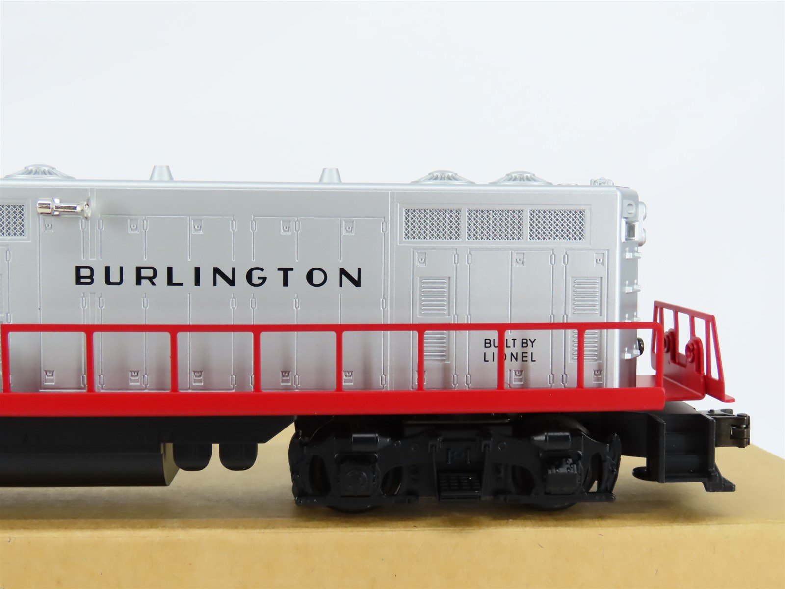 O Gauge 3-Rail Lionel 2328 CBQ Burlington GP7 Diesel Locomotive #2328 w/Sound