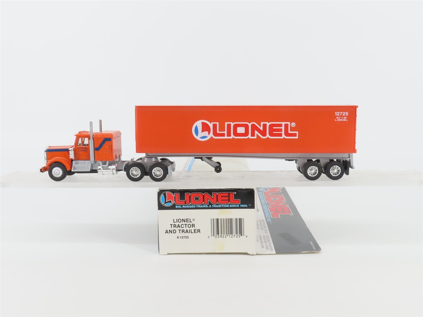 O 1/48 Scale Lionel 6-12725 Lionel Diecast Tractor w/ Plastic Trailer #12725