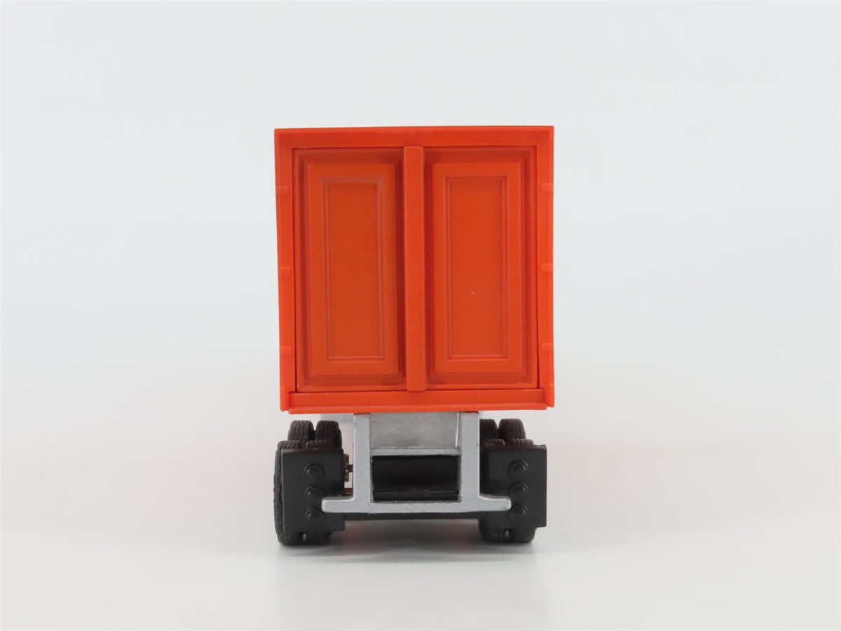 O 1/48 Scale Lionel 6-12725 Lionel Diecast Tractor w/ Plastic Trailer #12725