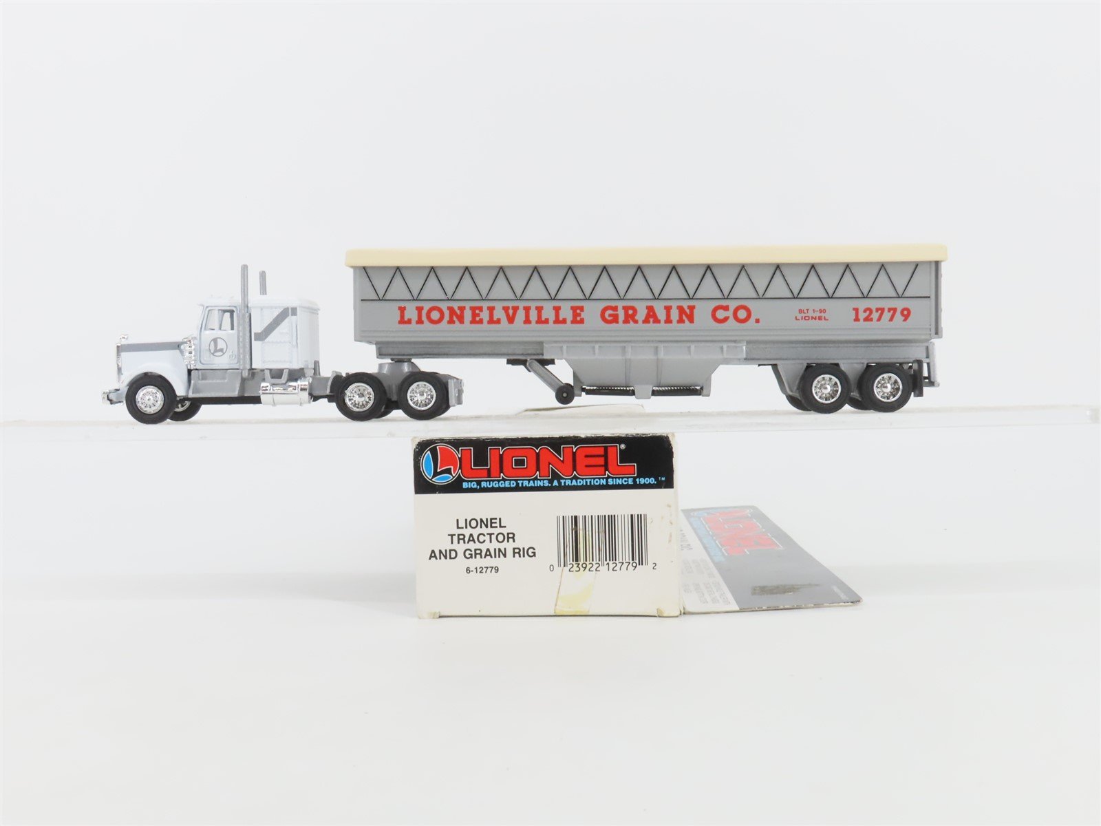 O 1/48 Scale Lionel 6-12779 Lionelville Grain Co. Tractor w/ Trailer #12779