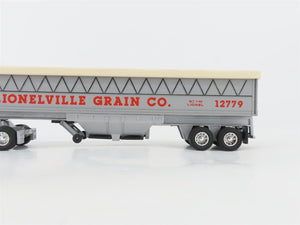 O 1/48 Scale Lionel 6-12779 Lionelville Grain Co. Tractor w/ Trailer #12779