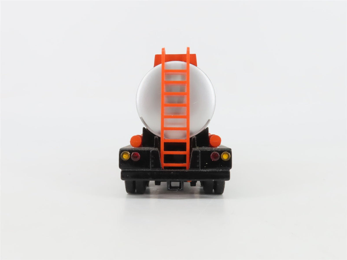 O 1/48 Scale Lionel 6-12991 Linex Gas Tractor w/ Tanker Trailer