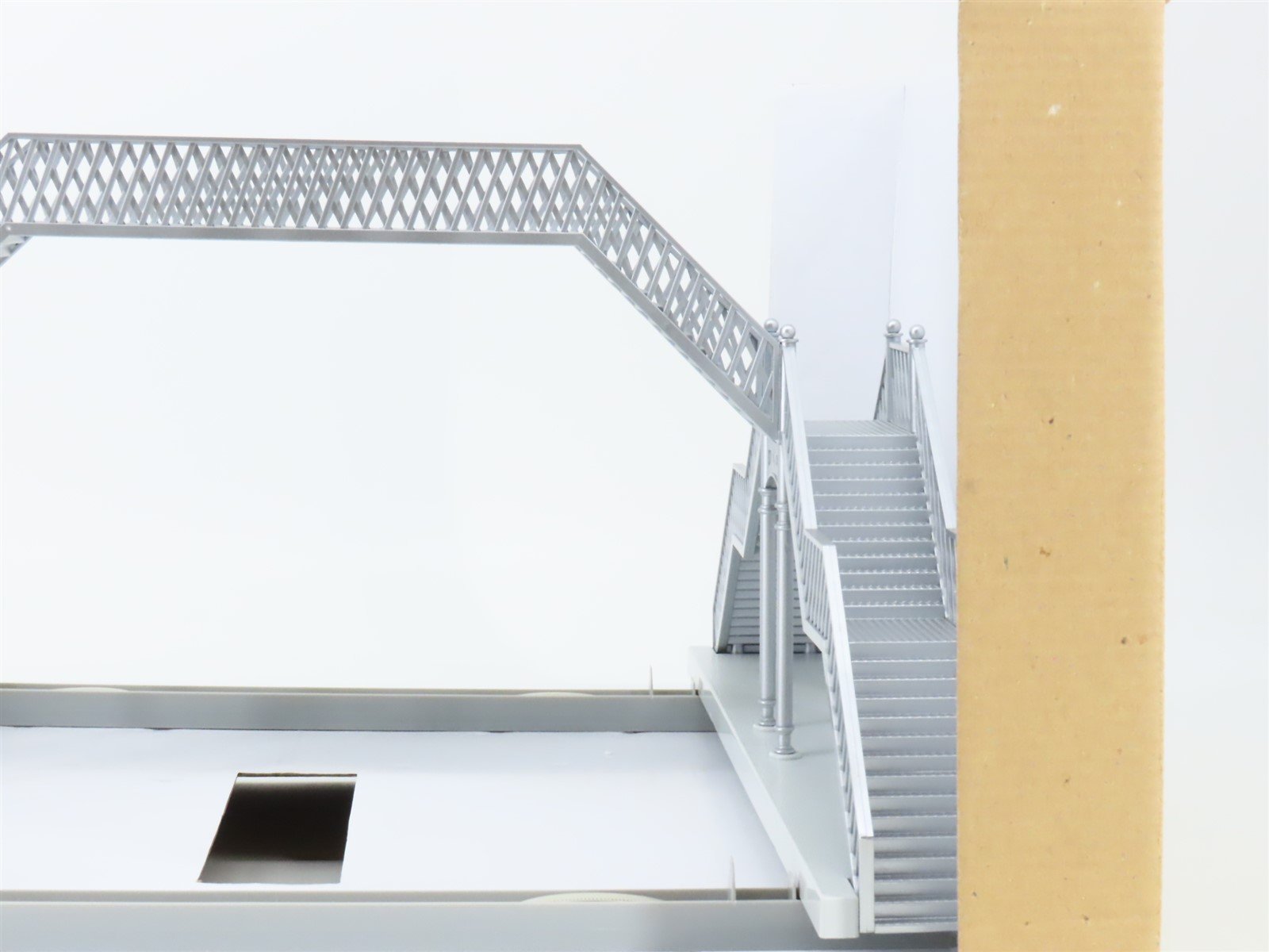 O 1/48 Scale Lionel 6-14083 Pedestrian Walkover