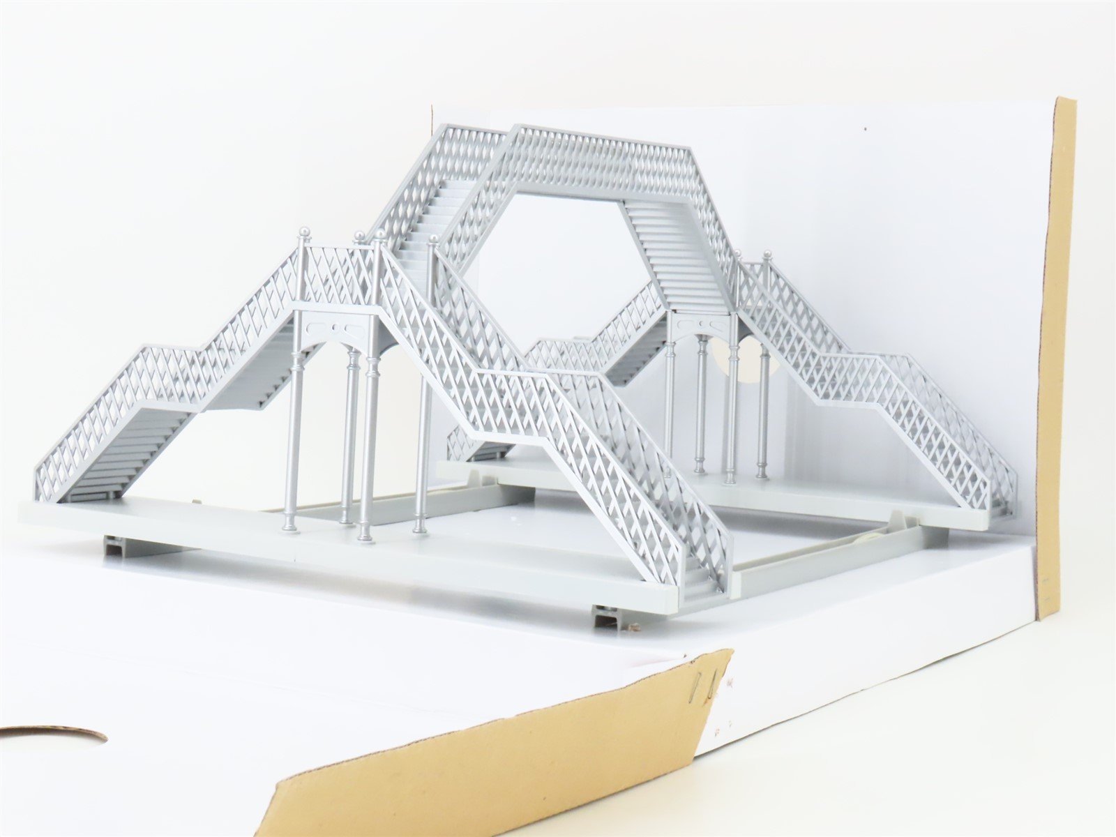 O 1/48 Scale Lionel 6-14083 Pedestrian Walkover