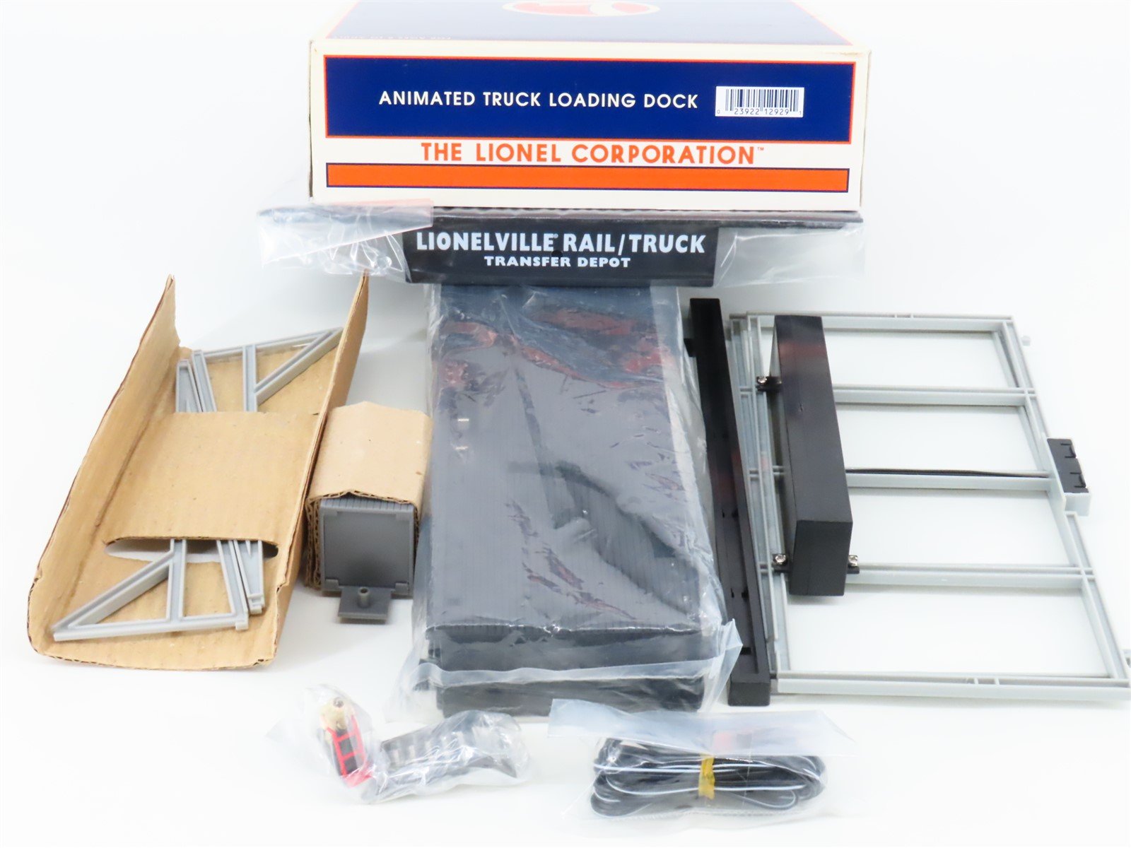O 1/48 Scale Lionel Kit 6-12929 Animated Truck Loading Dock