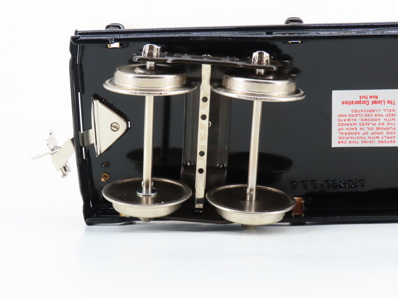 Standard Gauge Lionel 11-30033 Lionel Lines Flatcar #211 w/Wood Load