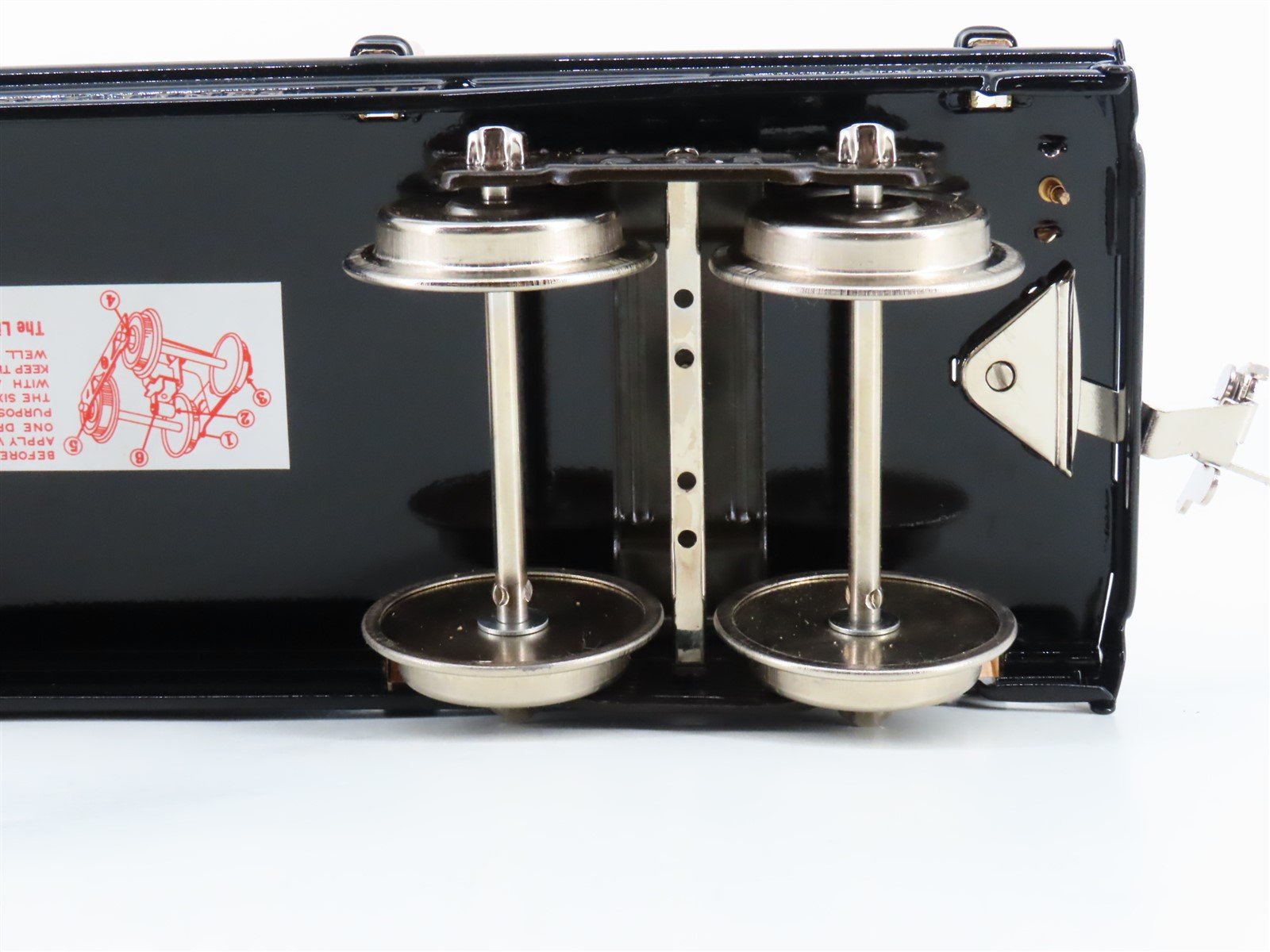 Standard Gauge Lionel 11-30033 Lionel Lines Flatcar #211 w/Wood Load