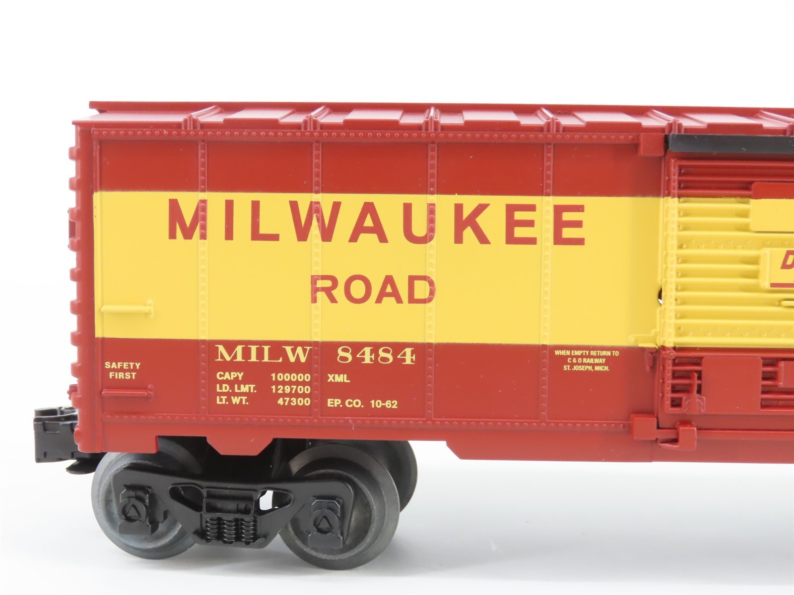 O Gauge 3-Rail Lionel 6-25077 MILW Milwaukee Road Single Door Box Car #8484