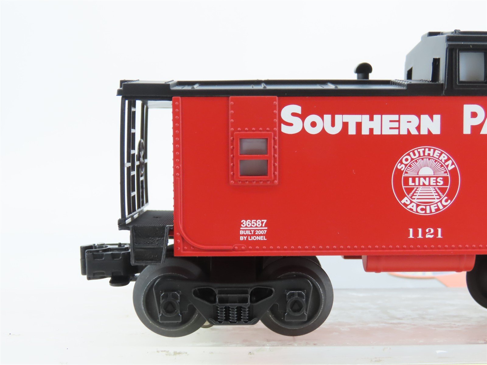O Gauge 3-Rail Lionel 6-36587 SP Southern Pacific Square Window Caboose #1121
