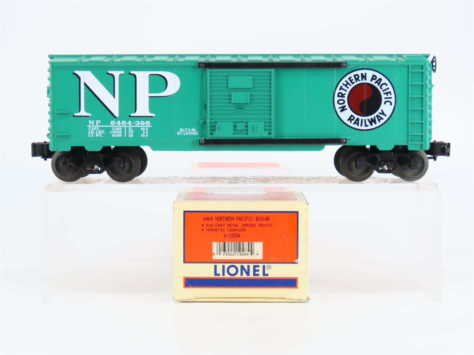 O Gauge 3-Rail Lionel 6-19284 NP Northern Pacific Boxcar #6464-396