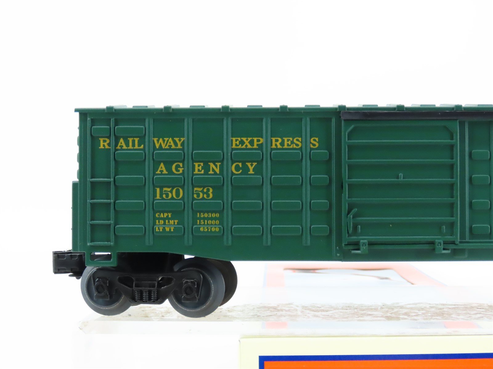 O Gauge 3-Rail Lionel 6-15053 REA Railway Express Waffle-Side Boxcar #15053