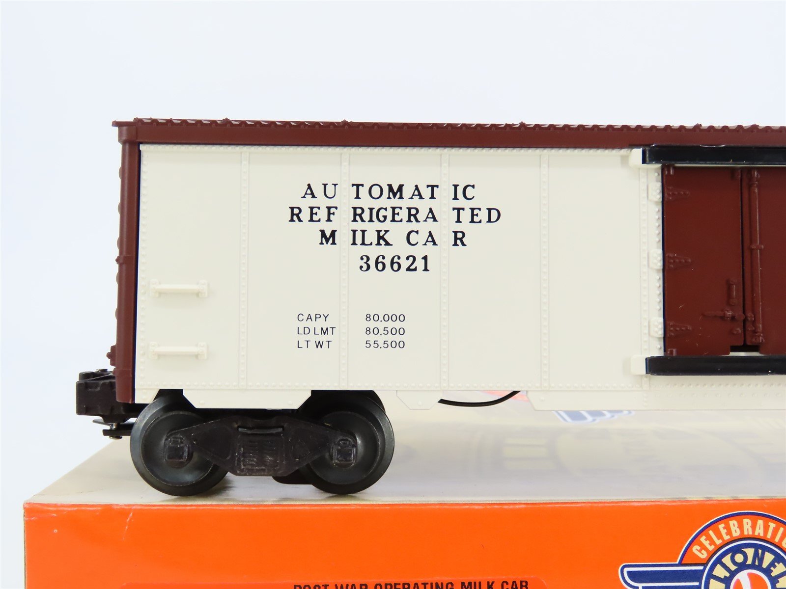 O Gauge 3-Rail Lionel Postwar 6-19554 Operating Milk Car #36621 w/ Platform