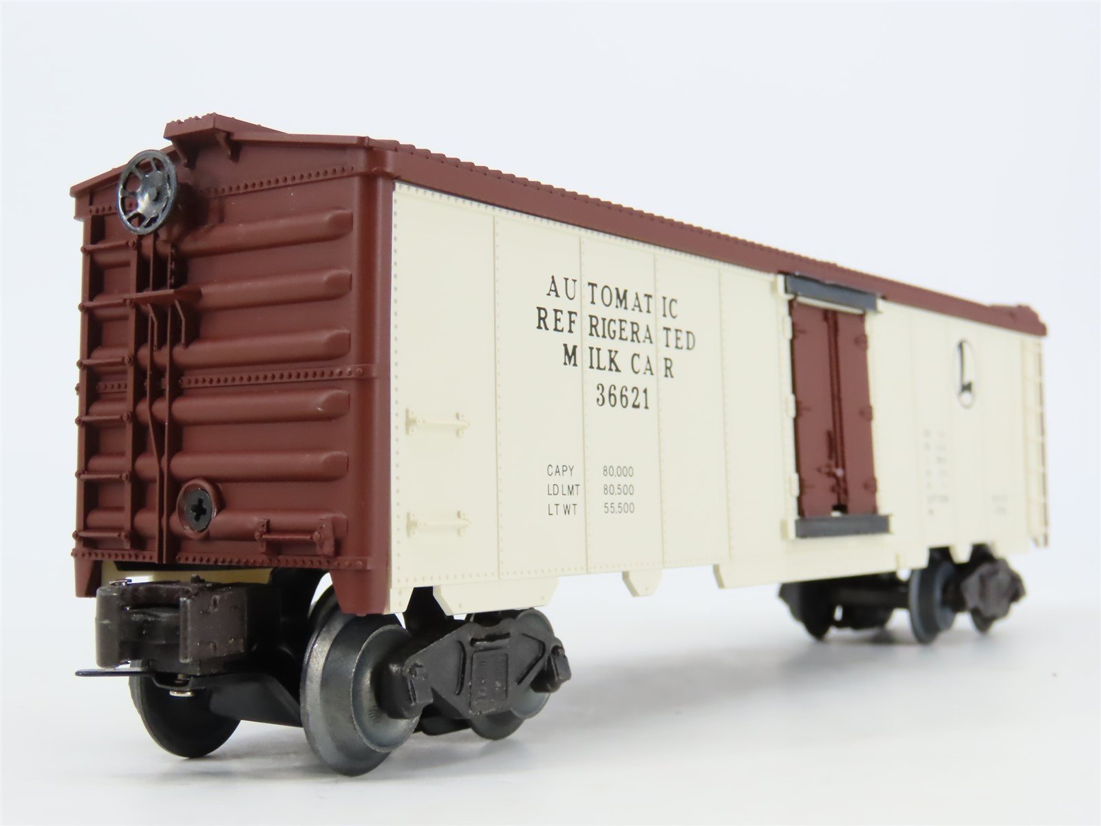 O Gauge 3-Rail Lionel Postwar 6-19554 Operating Milk Car #36621 w/ Platform