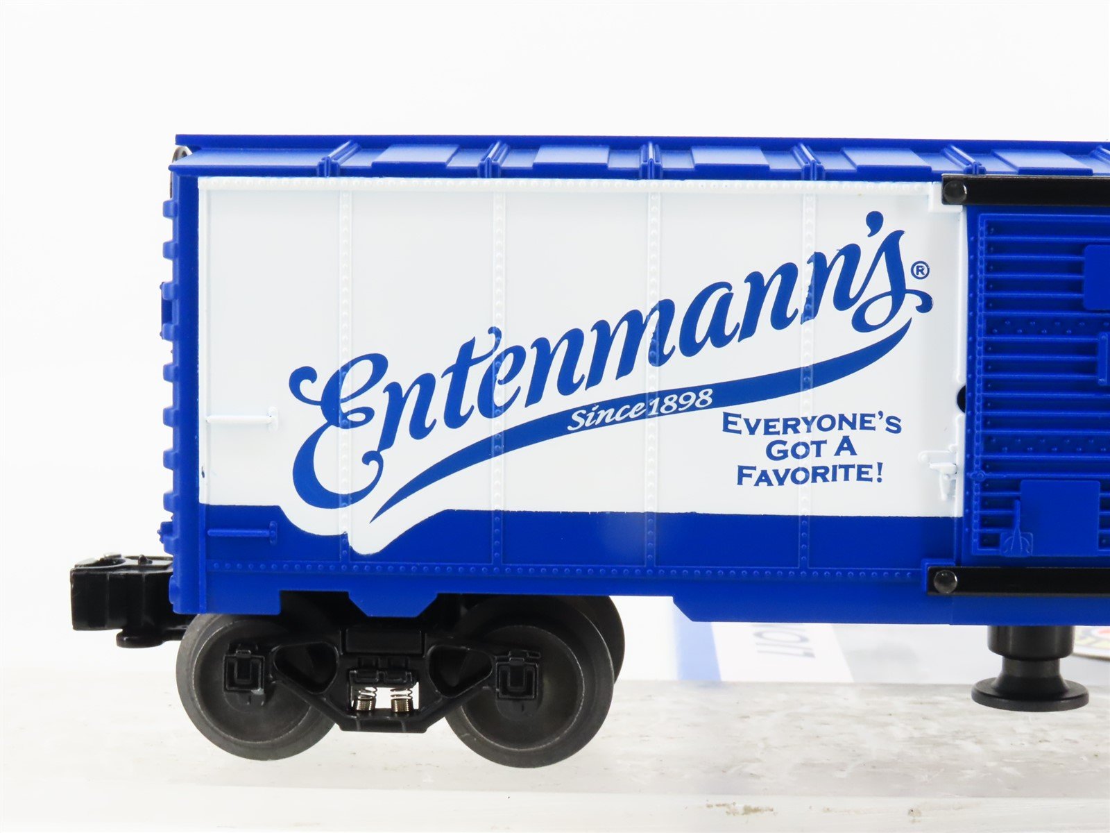 O Gauge 3-Rail Lionel 6-52557 RMLI Entenmann's Operating Box Car #9010