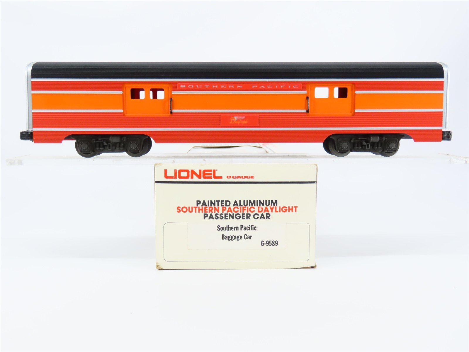 O Gauge 3-Rail Lionel 6-9589 SP Southern Pacific Daylight Baggage Passenger Car