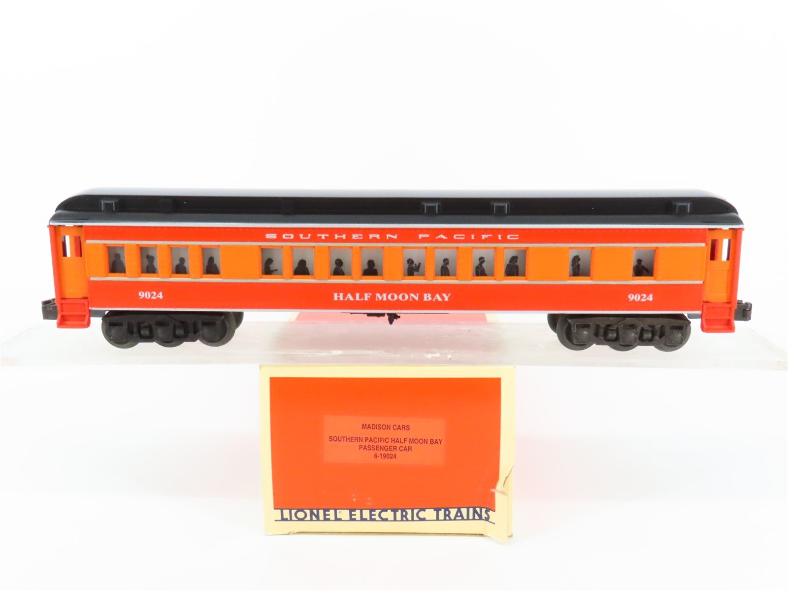 O Gauge 3-Rail Lionel 6-19024 SP Southern Pacific Madison Passenger Car #9024