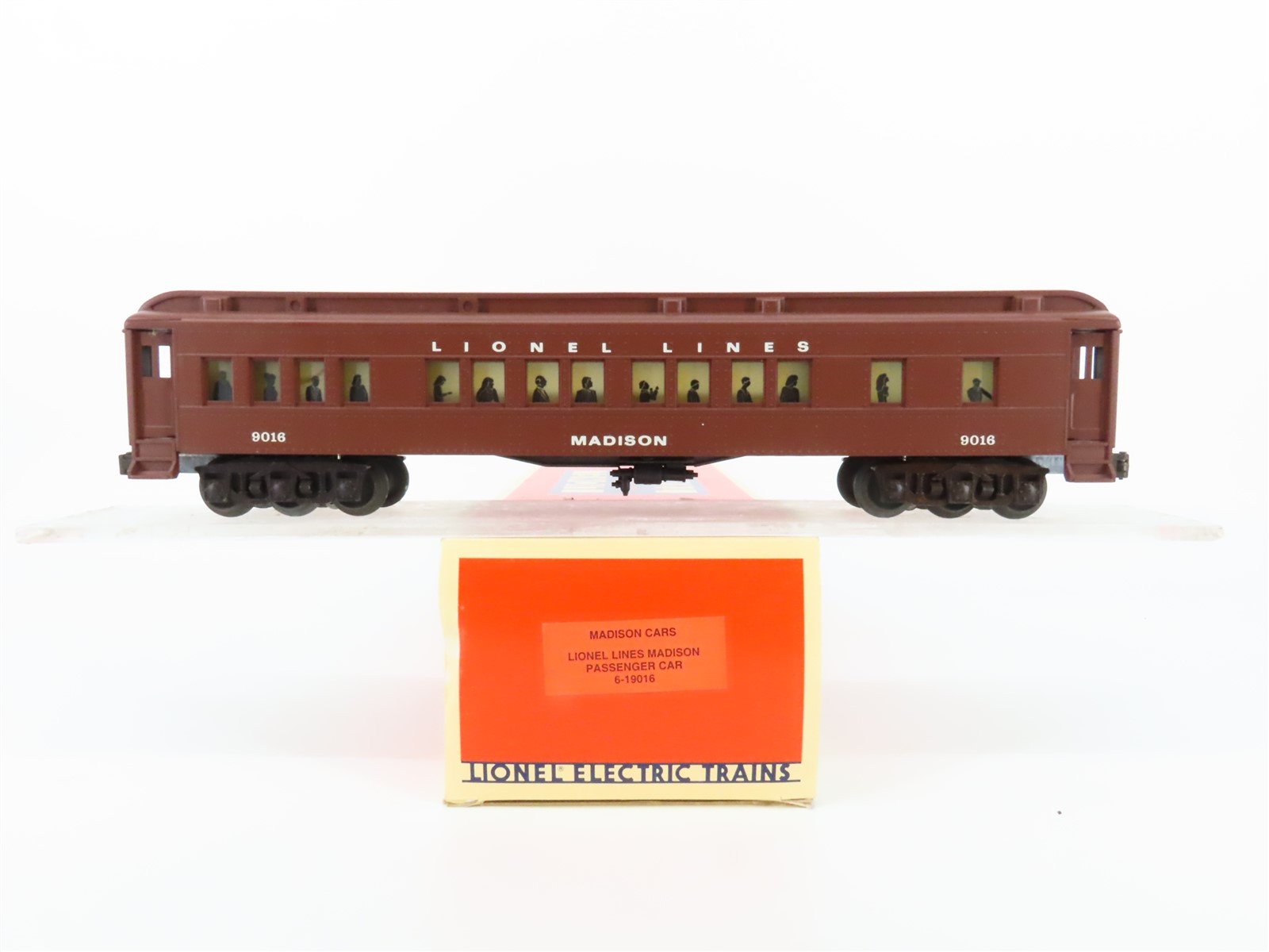 O Gauge 3-Rail Lionel 6-19016 Lionel Lines Coach Passenger "Madison" #9016