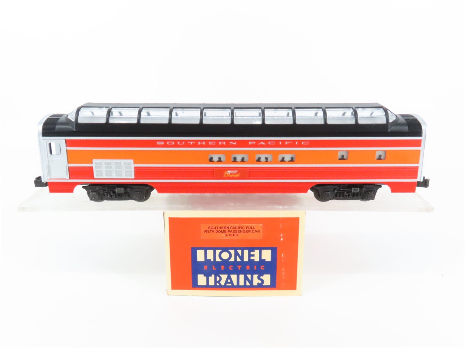 O Gauge 3-Rail Lionel 6-19107 SP Southern Pacific Daylight Vista Dome Passenger