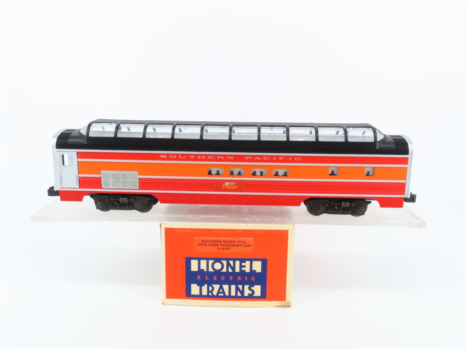 O Gauge 3-Rail Lionel 6-19107 SP Southern Pacific Daylight Vista Dome Passenger
