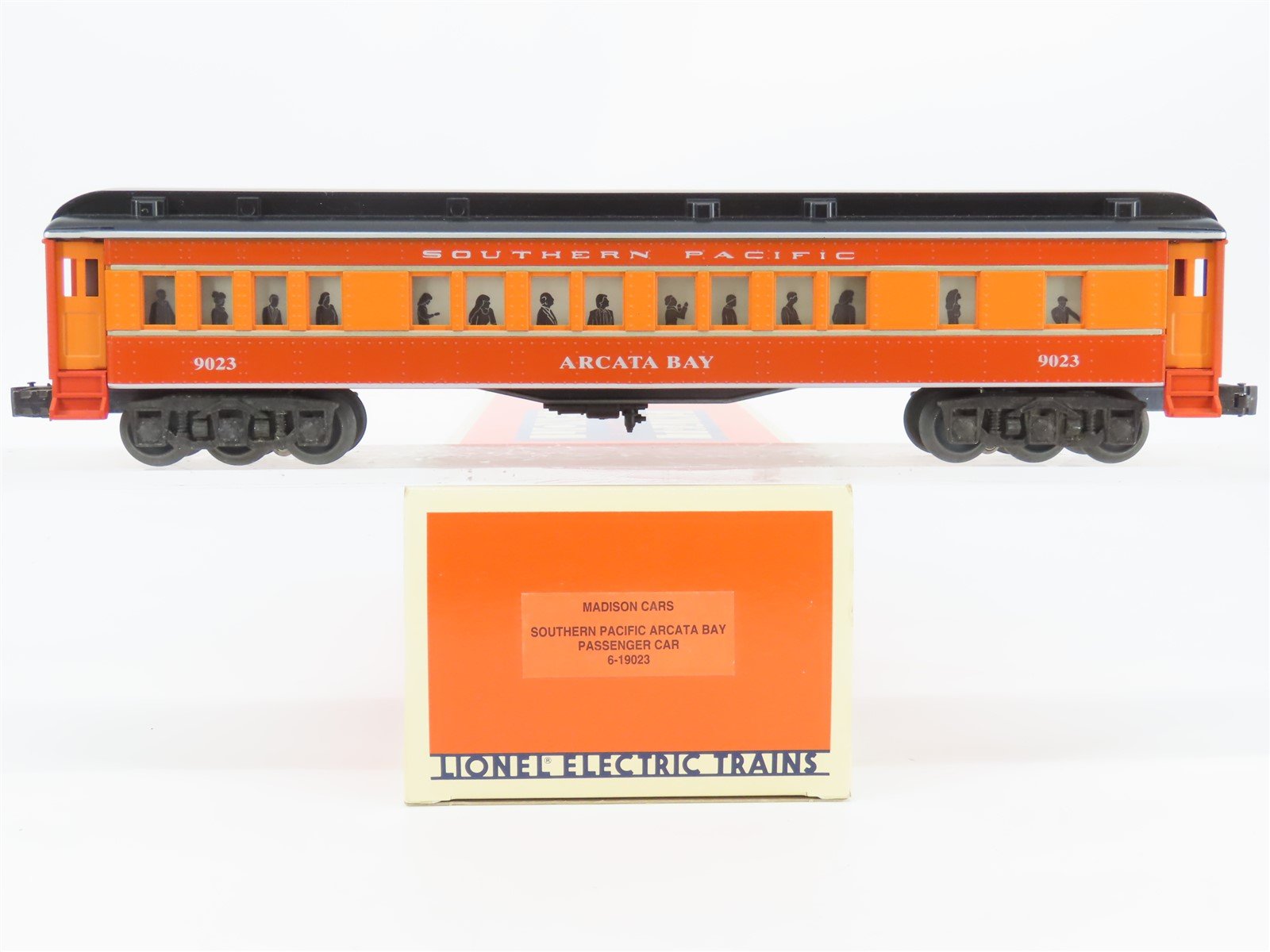 O Gauge 3-Rail Lionel 6-19023 SP Daylight Madison Passenger #9023 "Arcata Bay"