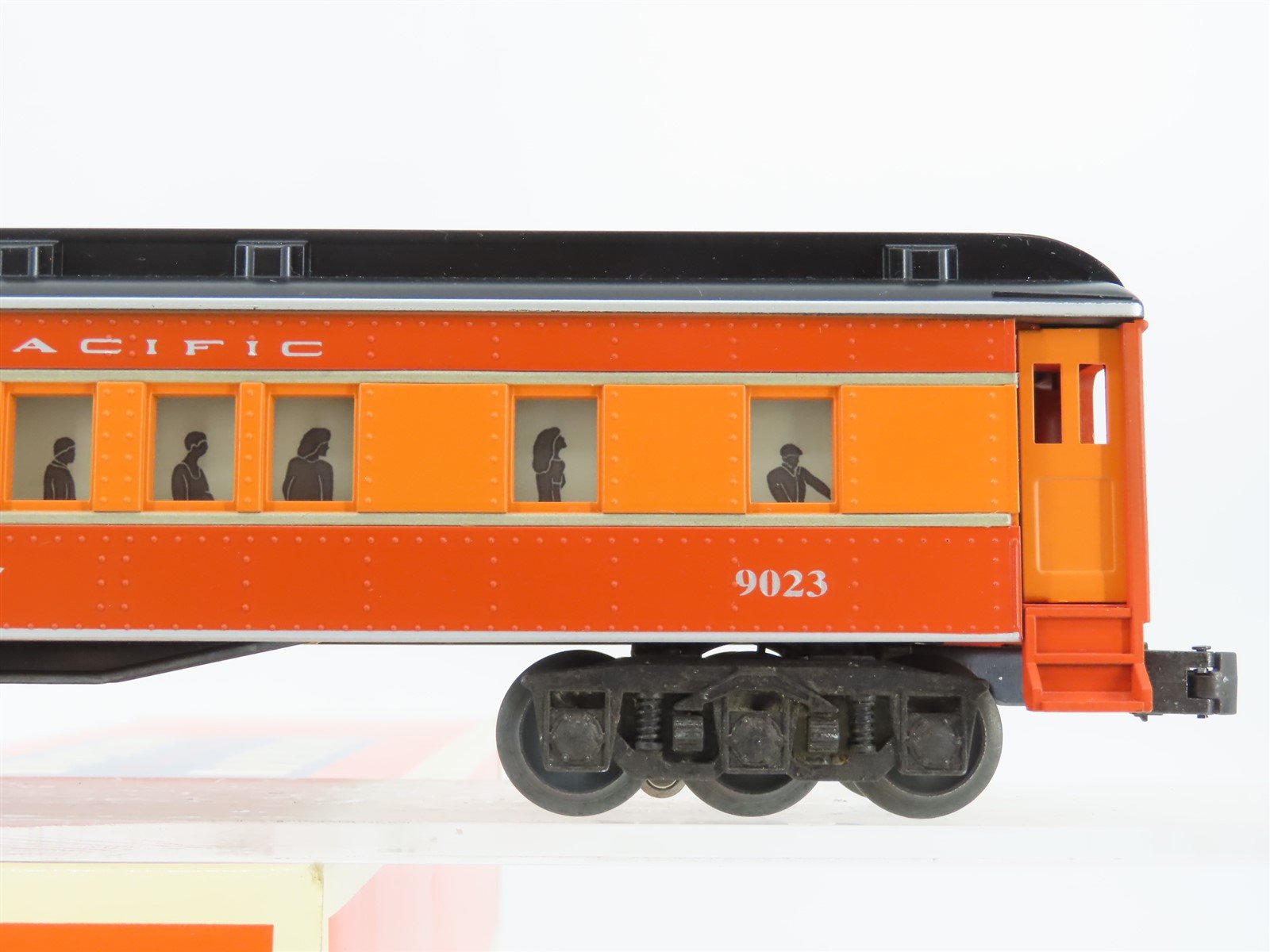 O Gauge 3-Rail Lionel 6-19023 SP Daylight Madison Passenger #9023 