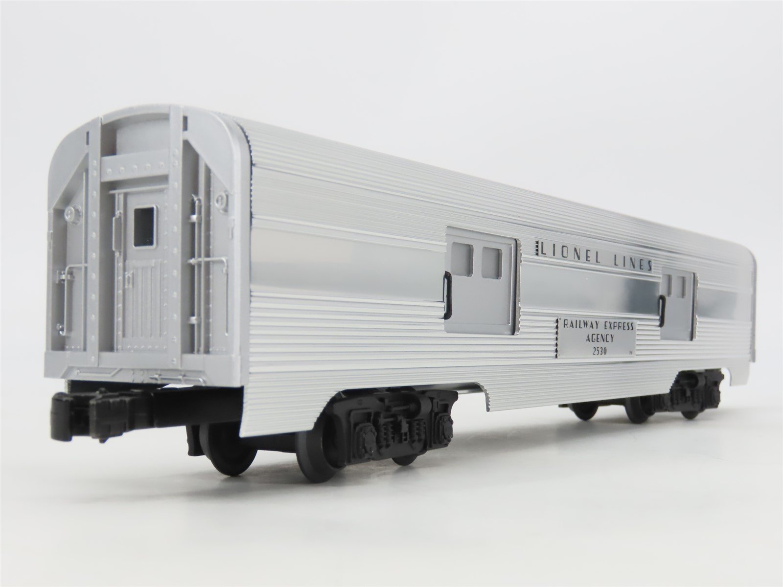 O Gauge 3-Rail Lionel 6-35413 Lionel Lines Aluminum 2-Car Passenger Set