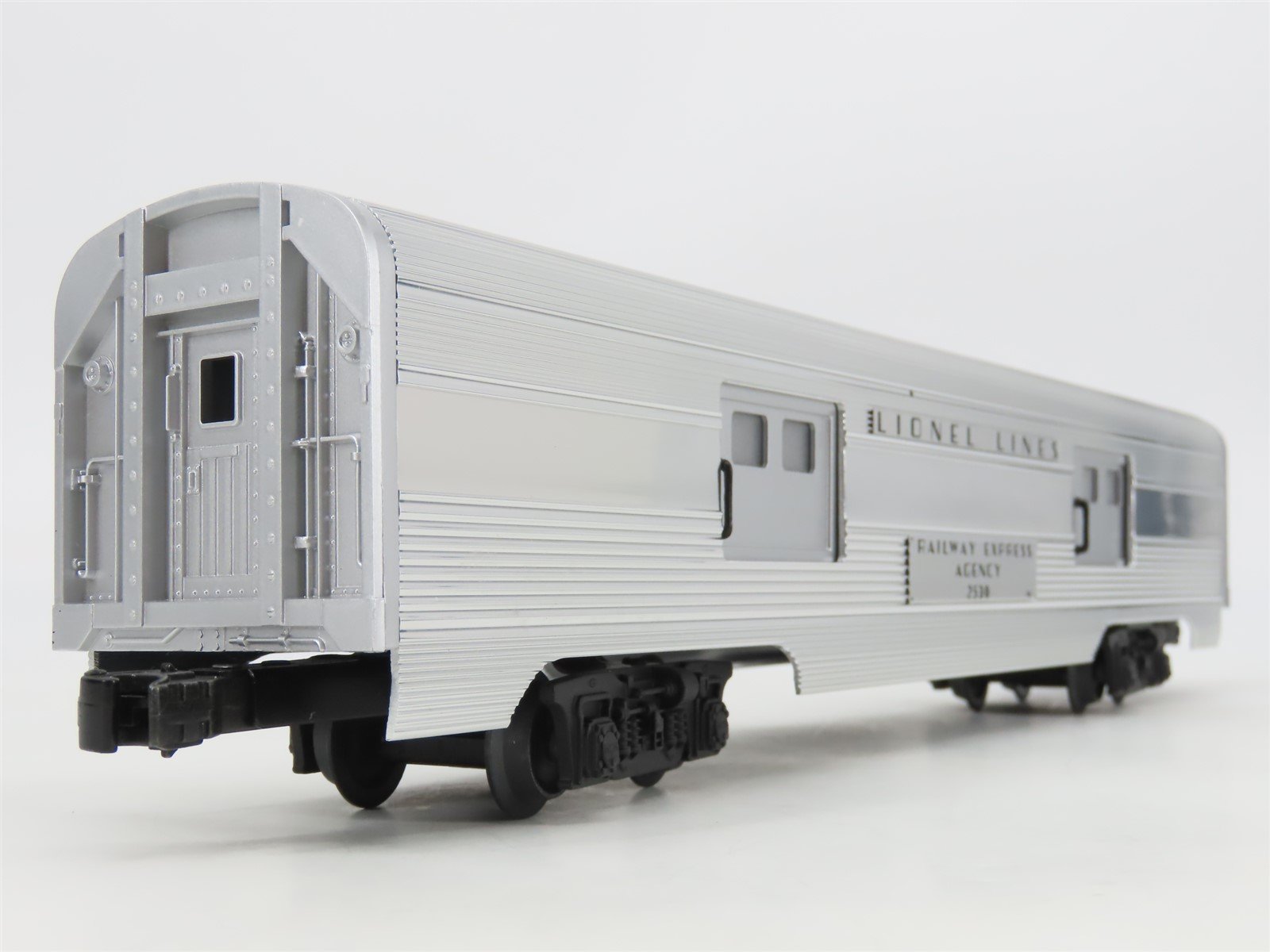 O Gauge 3-Rail Lionel 6-35413 Lionel Lines Aluminum 2-Car Passenger Set