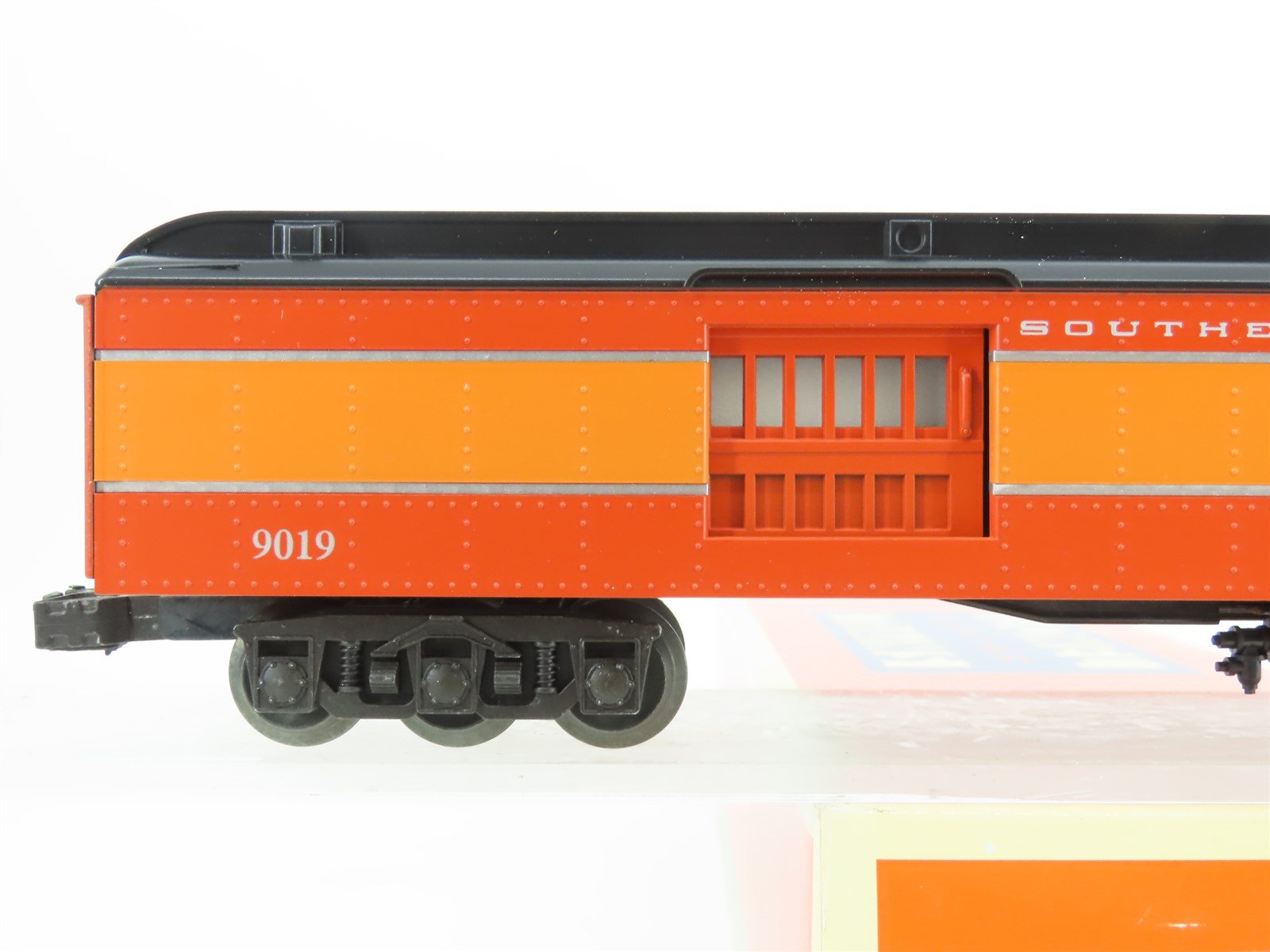 O Gauge 3-Rail Lionel 6-19019 SP Daylight HW Madison Baggage Passenger #9019