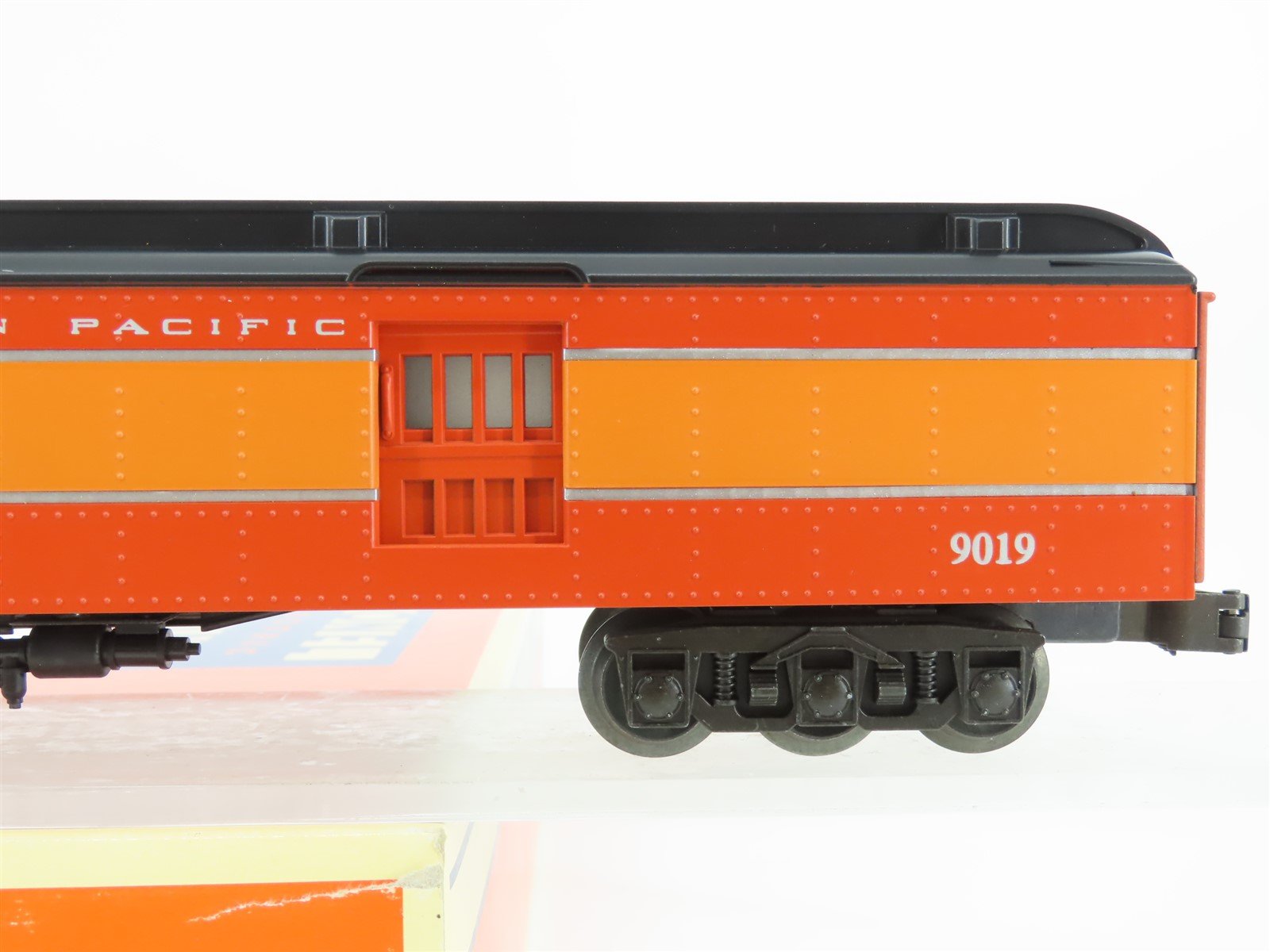 O Gauge 3-Rail Lionel 6-19019 SP Daylight HW Madison Baggage Passenger #9019