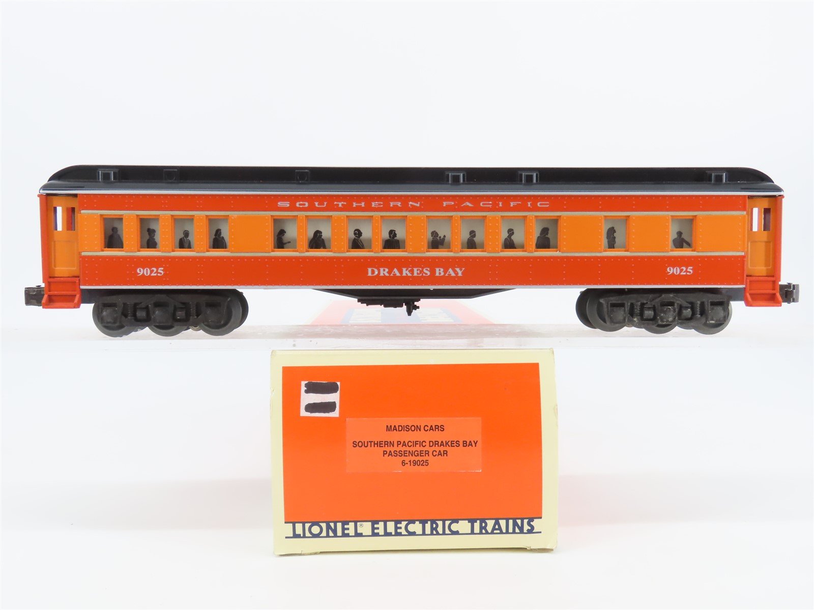 O Gauge 3-Rail Lionel 6-19025 SP Daylight Madison Passenger #9025 "Drakes Bay"