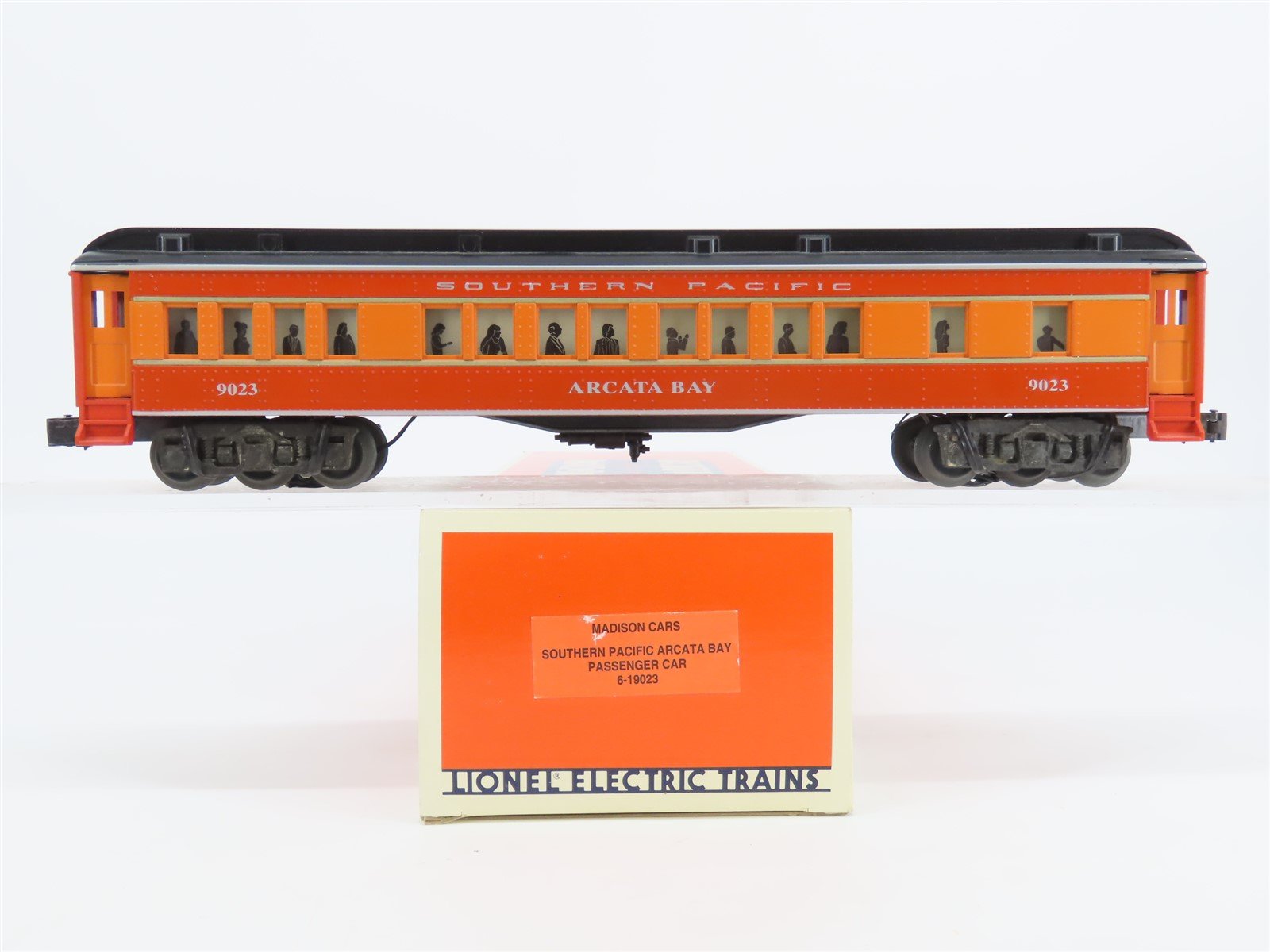 O Gauge 3-Rail Lionel 6-19023 SP Daylight Madison Passenger #9023 "Arcata Bay"