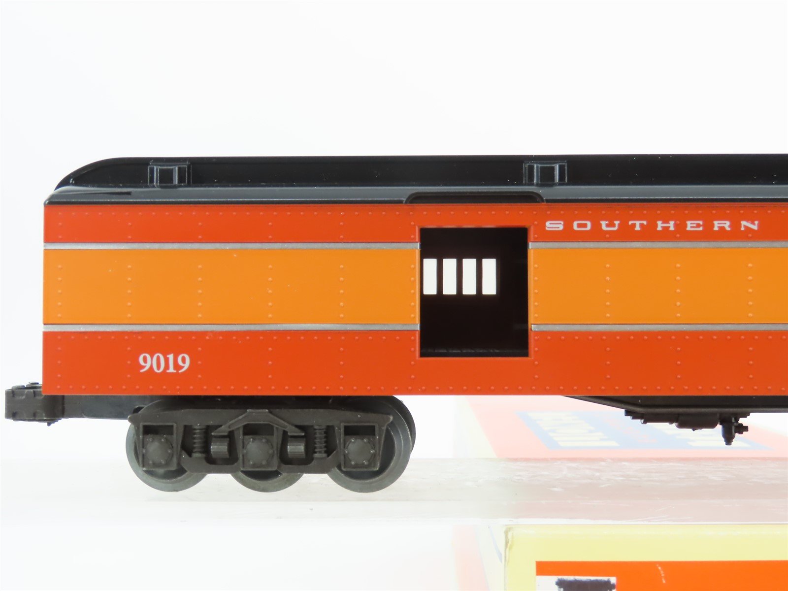 O Gauge 3-Rail Lionel 6-19019 SP Daylight HW Madison Baggage Passenger #9019