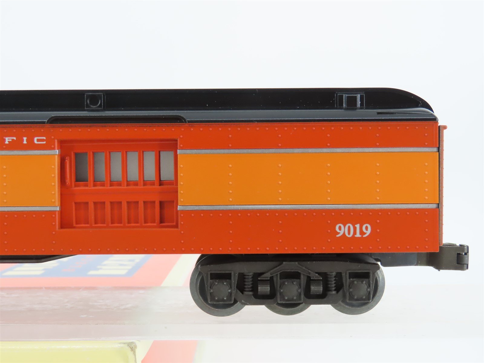 O Gauge 3-Rail Lionel 6-19019 SP Daylight HW Madison Baggage Passenger #9019