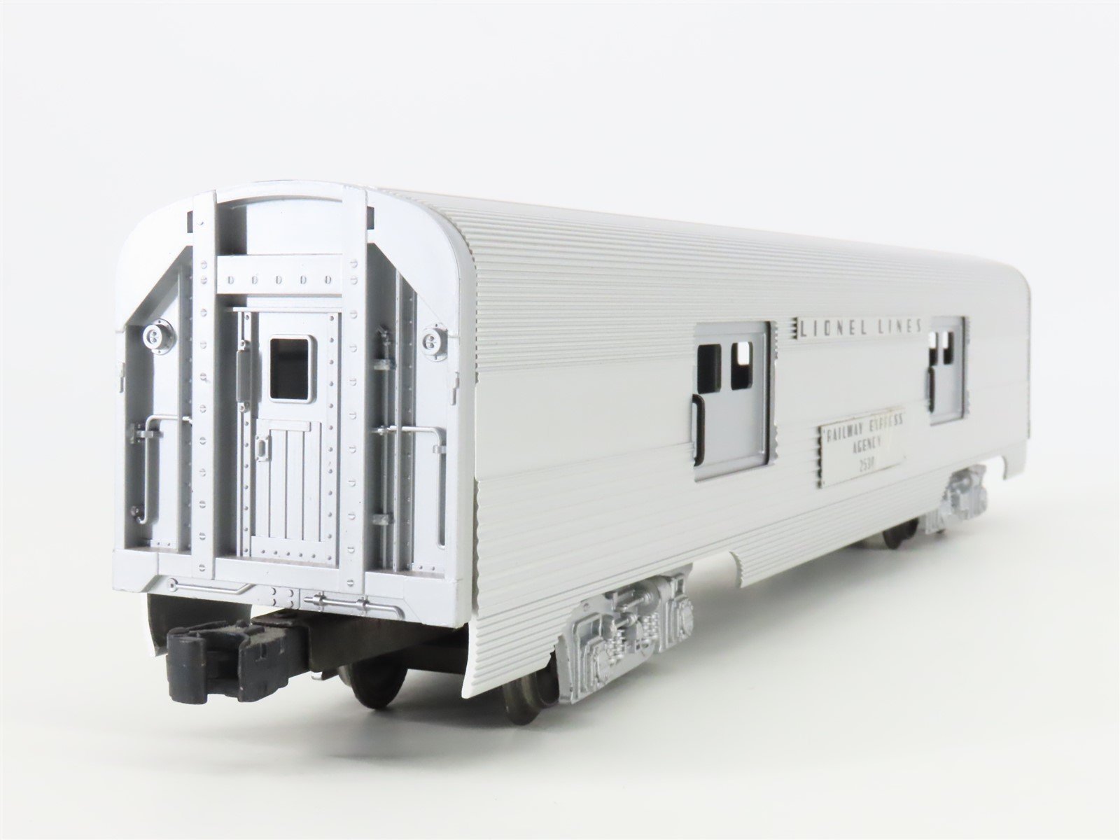 O Gauge 3-Rail Lionel 6-19160 Lionel Lines Aluminum Baggage Passenger #2530