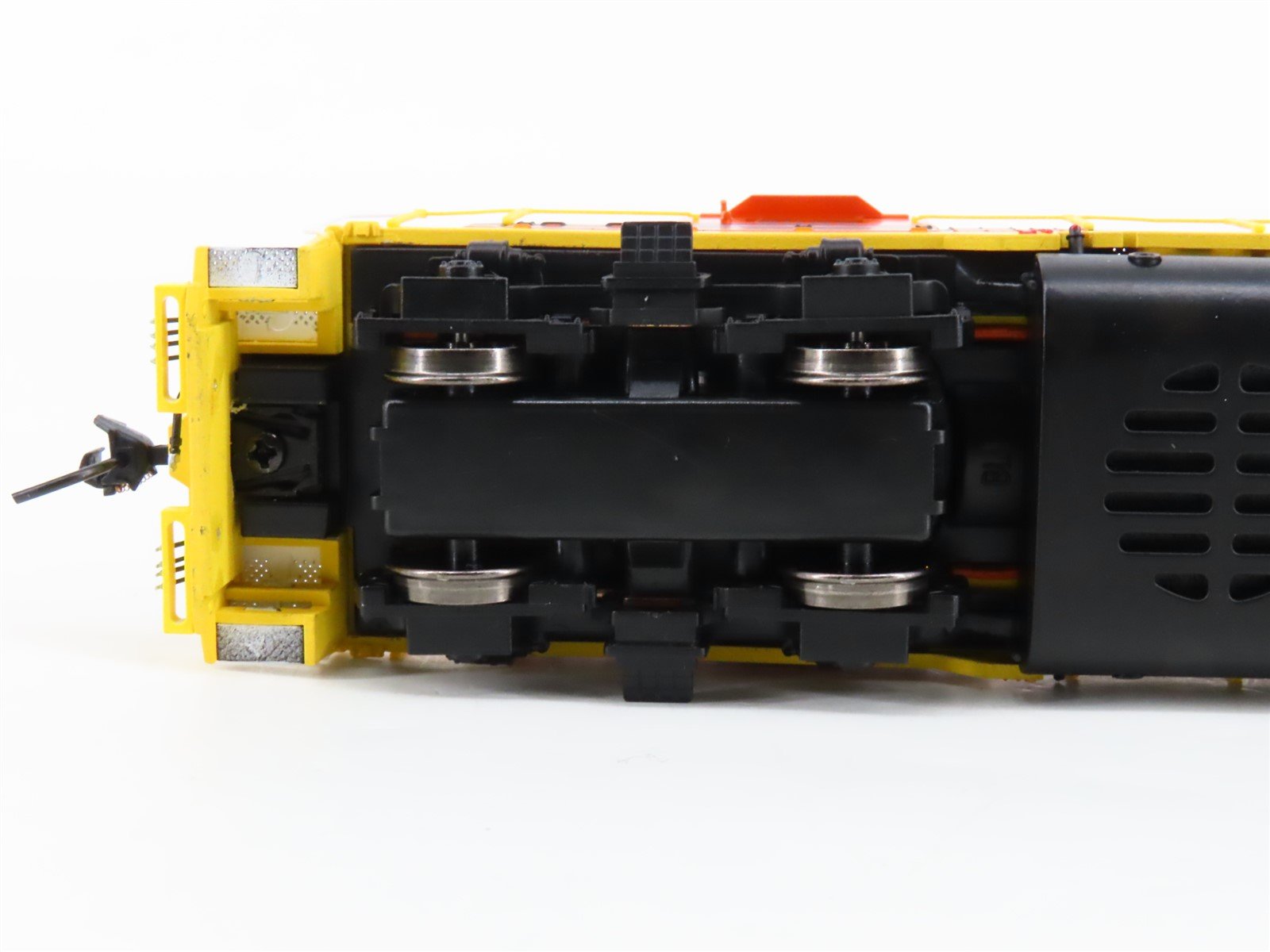 HO Broadway Limited BLI 7456 CWRY Commonwealth EMD GP20 Diesel #2090 - Paragon4