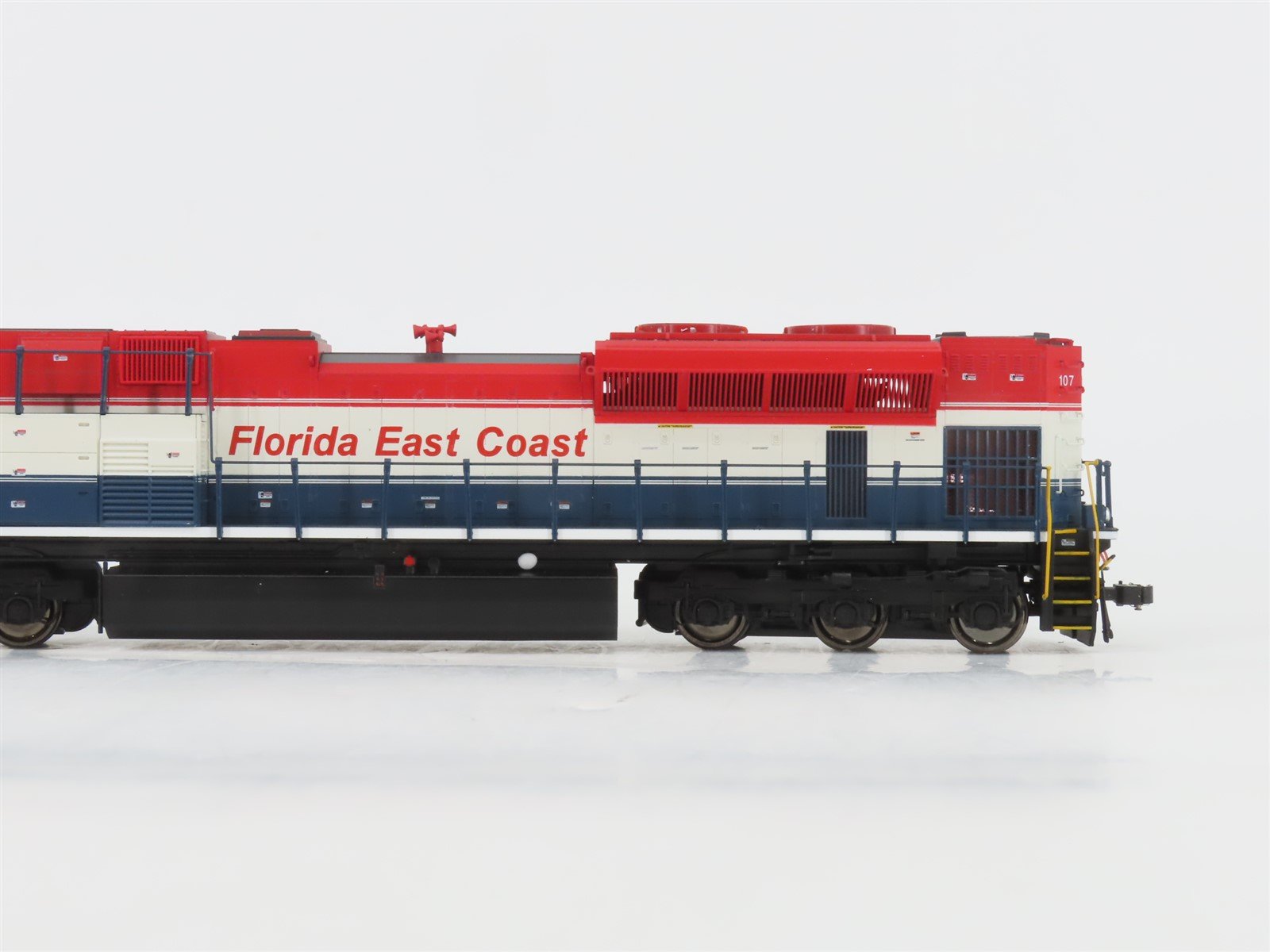 HO Scale MTH 80-2031-1 FEC Florida East Coast SD70M-2 Diesel #107 w/ DCC & Sound