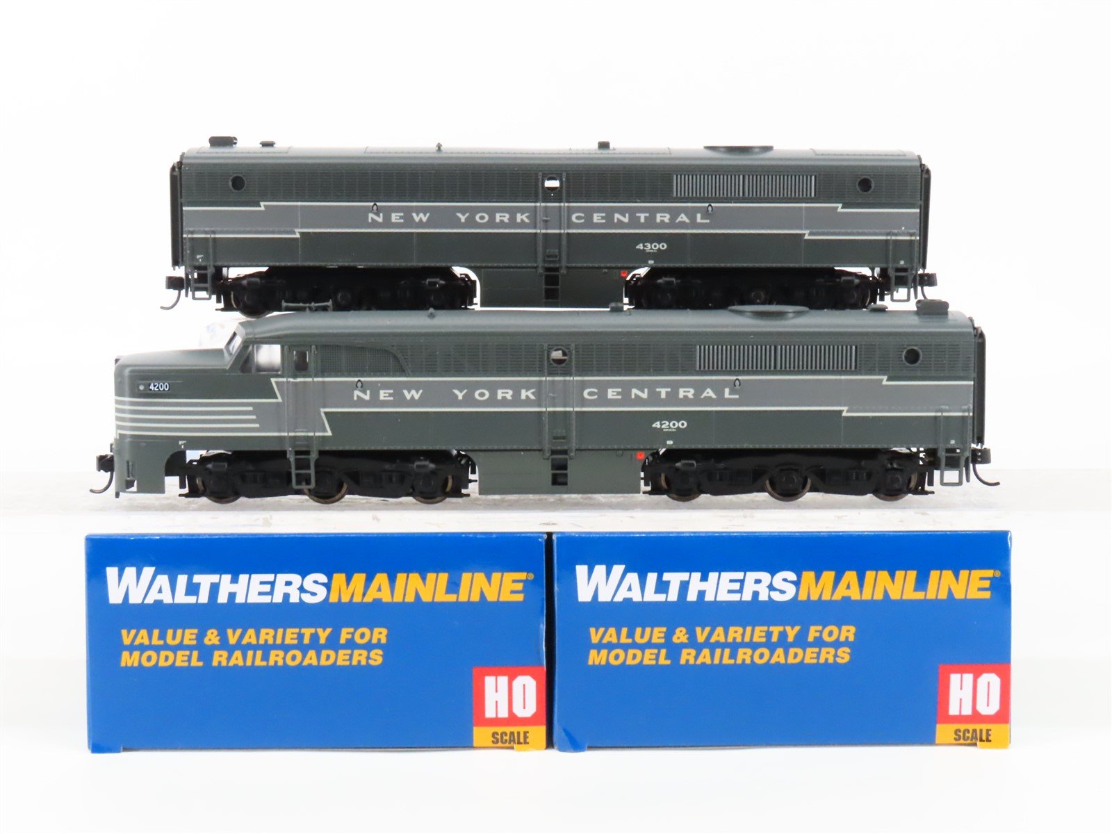 HO Scale Walthers Mainline 910-20087 NYC ALCO PA/PB Diesel Set w/DCC & Sound
