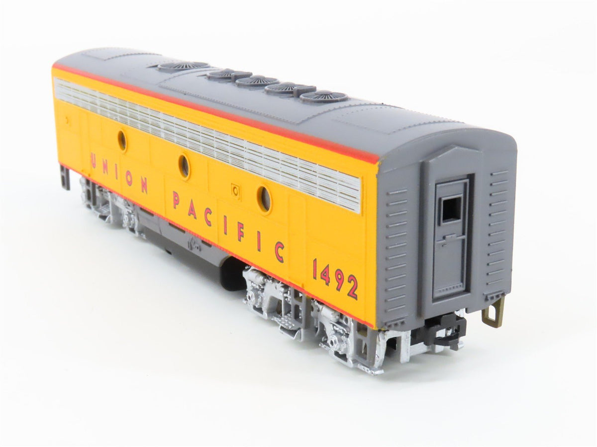 HO Scale Bachmann Plus 31206 UP Union Pacific EMD F7B Diesel Locomotive #1492