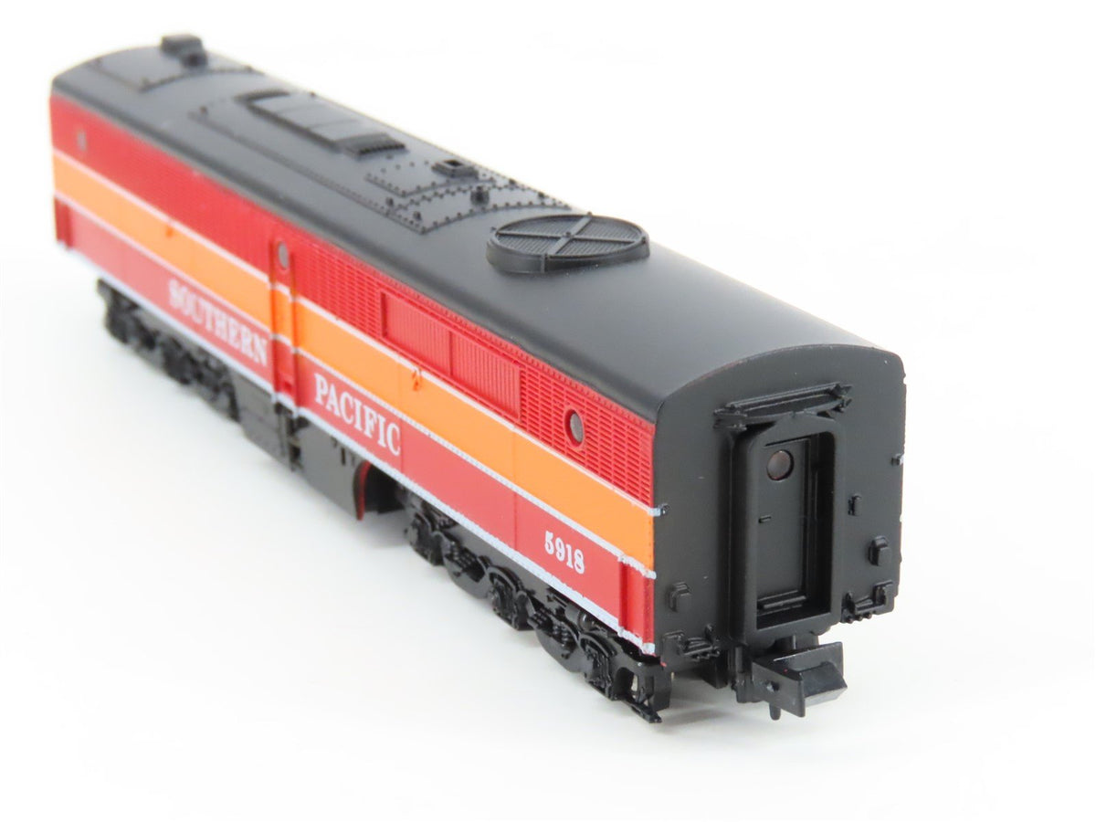 N Scale Con-Cor 001-002045 SP &quot;Daylight&quot; ALCO PB1 Diesel #5918 - Unpowered