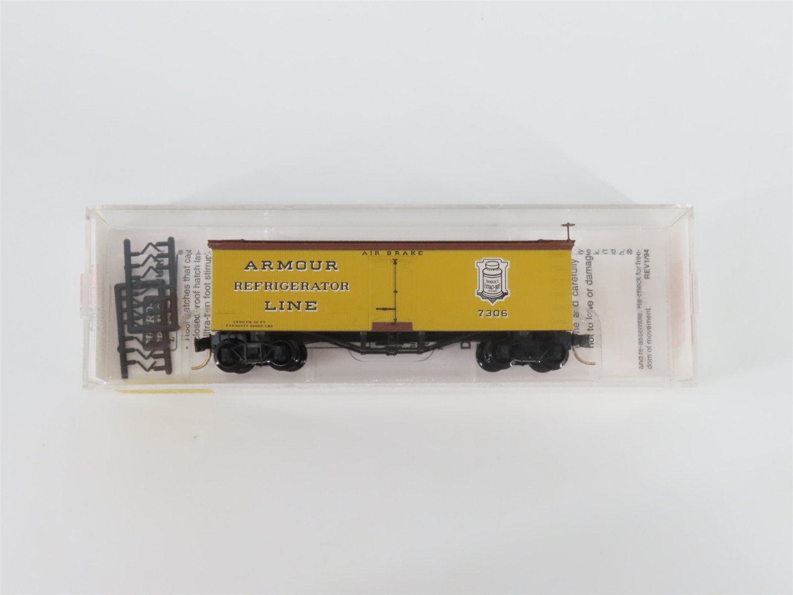 N Scale Micro-Trains MTL 58030 Armour Refrigerator Line 36' Wood Reefer #7306