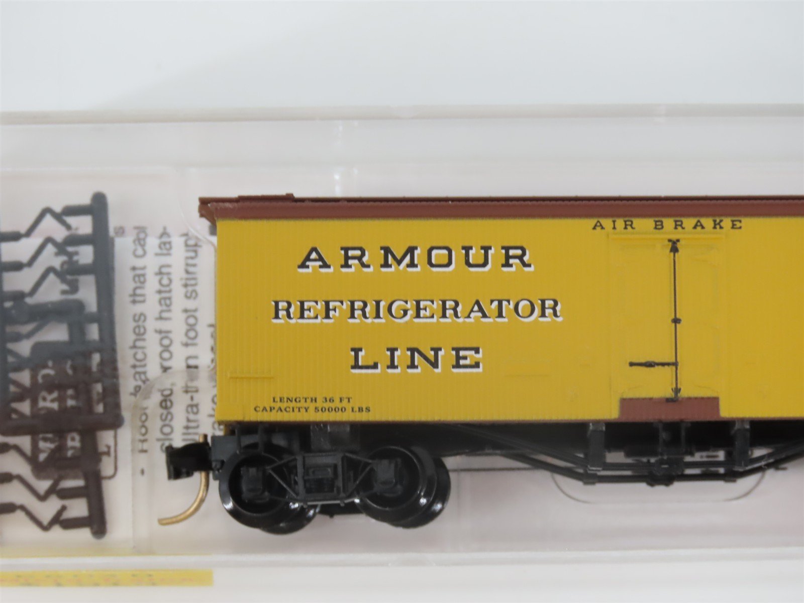 N Scale Micro-Trains MTL 58030 Armour Refrigerator Line 36' Wood Reefer #7306