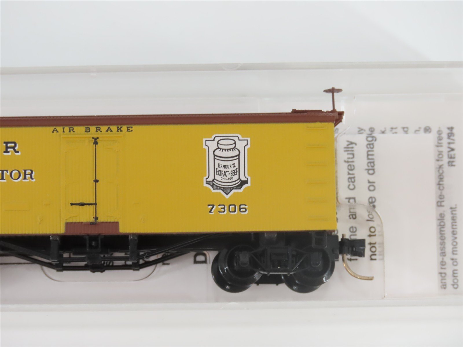 N Scale Micro-Trains MTL 58030 Armour Refrigerator Line 36' Wood Reefer #7306